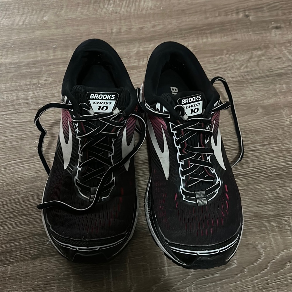 Womens brooks size 8